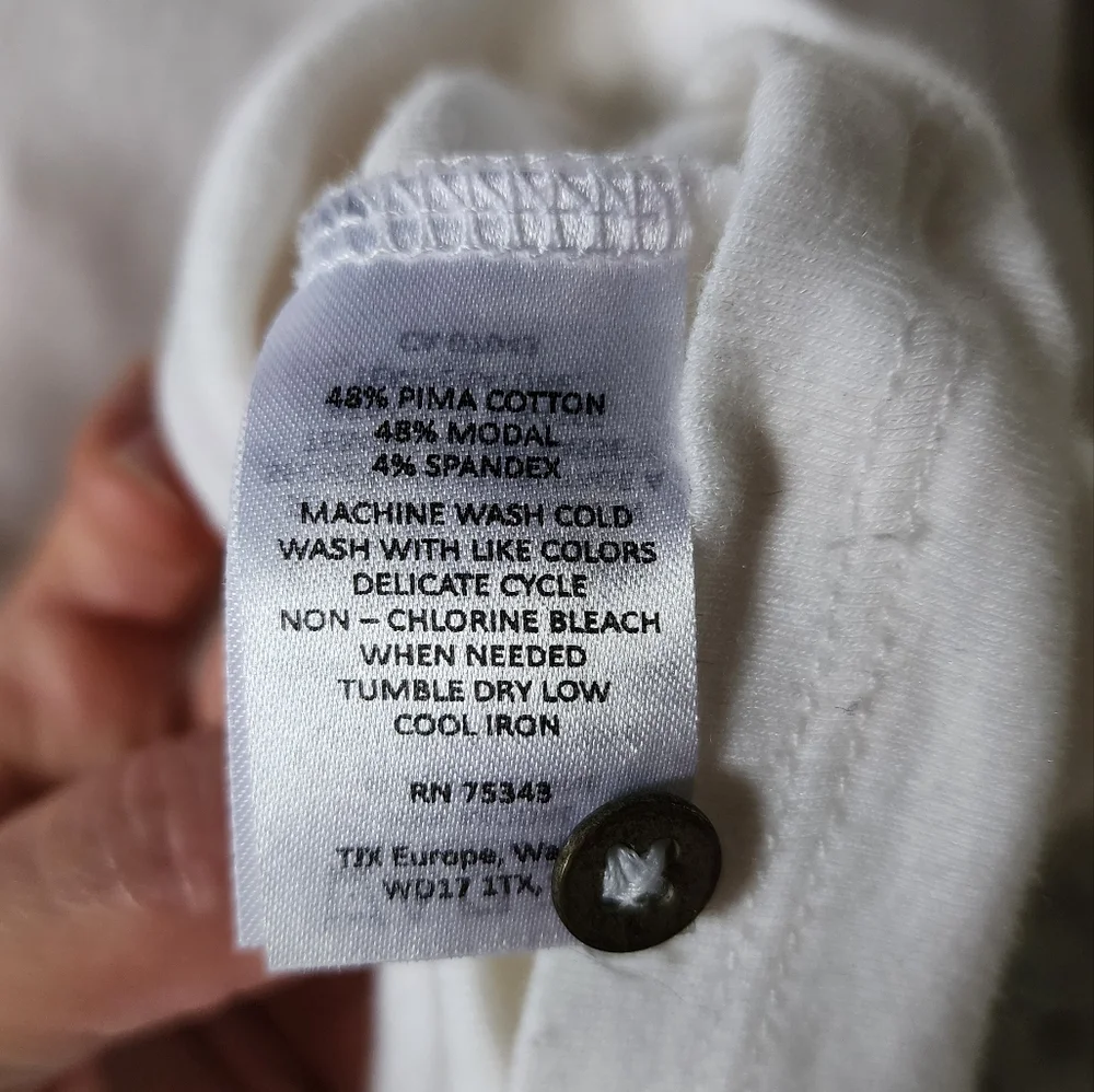 Essential basic White tee - Picture 9 of 12